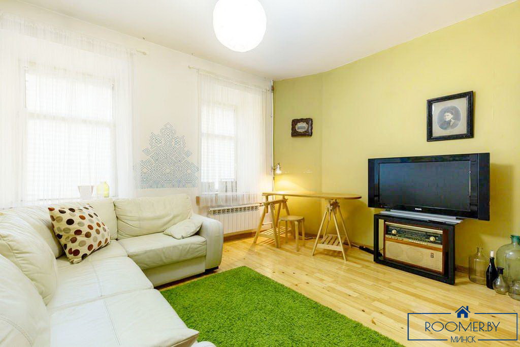 Квартира на сутки в Минске на улице Мельникайте, 12 гостиная