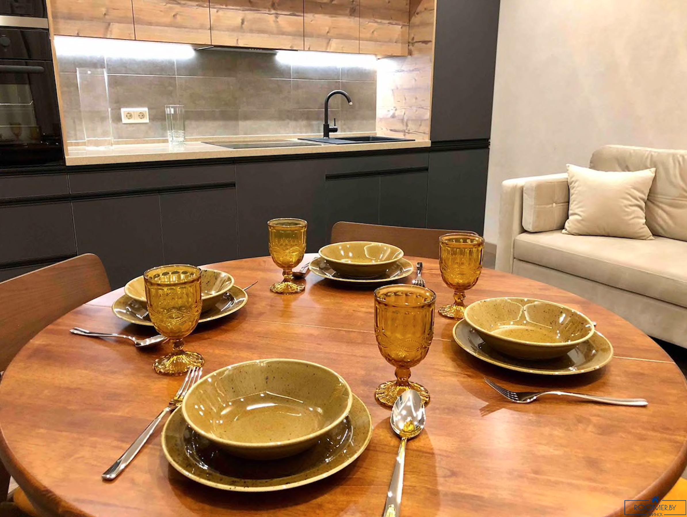 Четырехкомнатная квартира на сутки Минск Сторожевская, 6 кухня