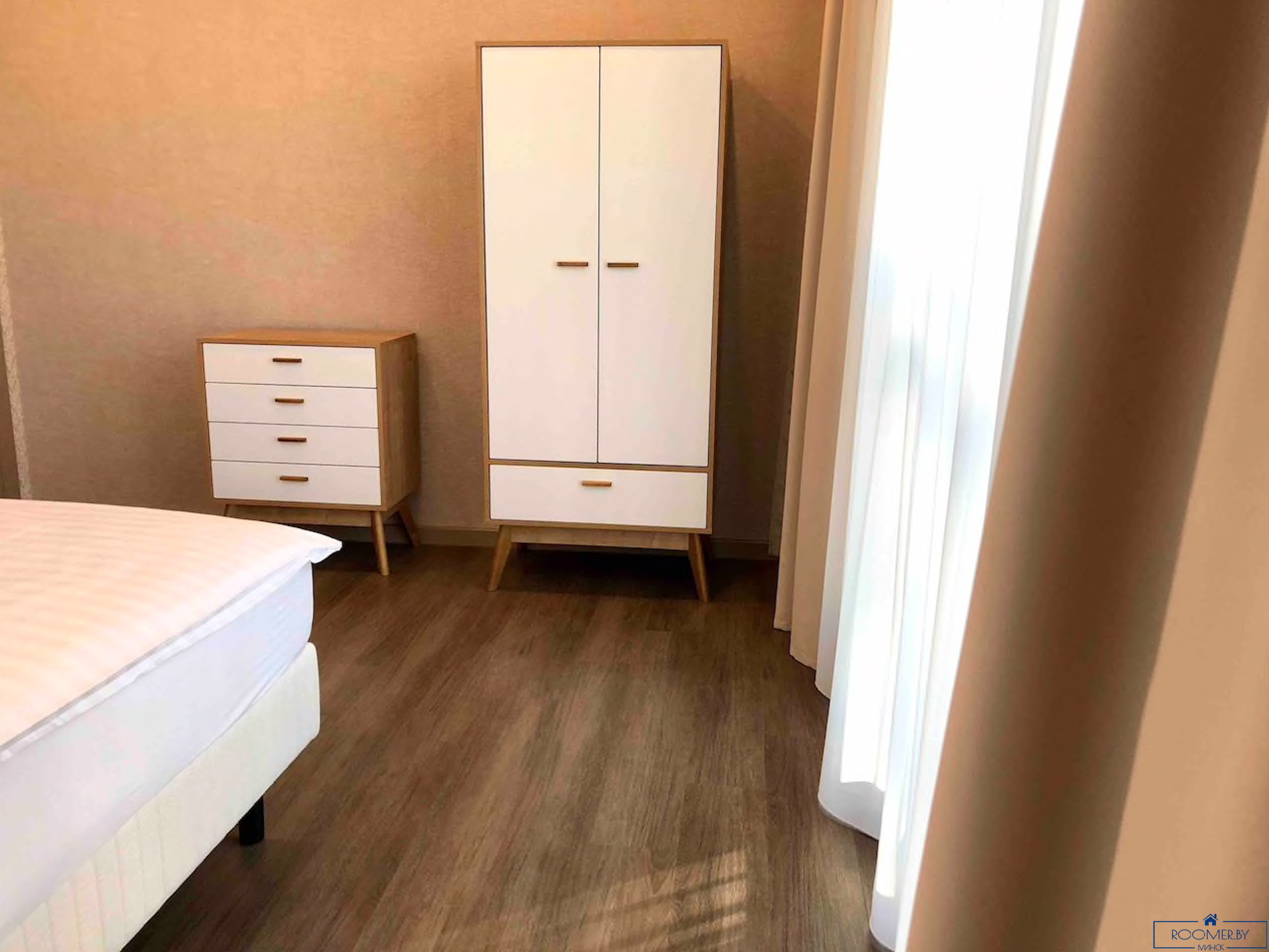 Четырехкомнатная квартира на сутки Минск Сторожевская, 6 спальня