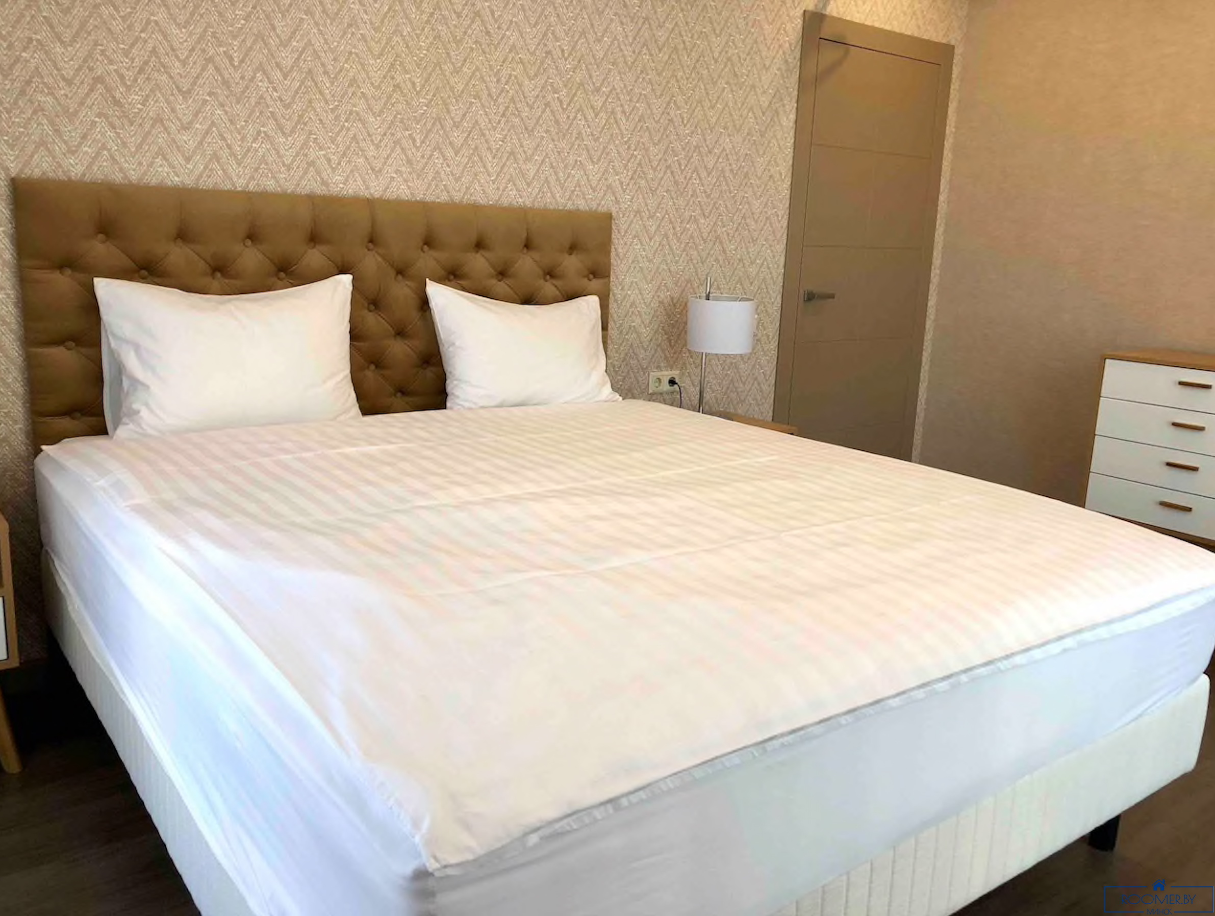 Четырехкомнатная квартира на сутки Минск Сторожевская, 6 спальня