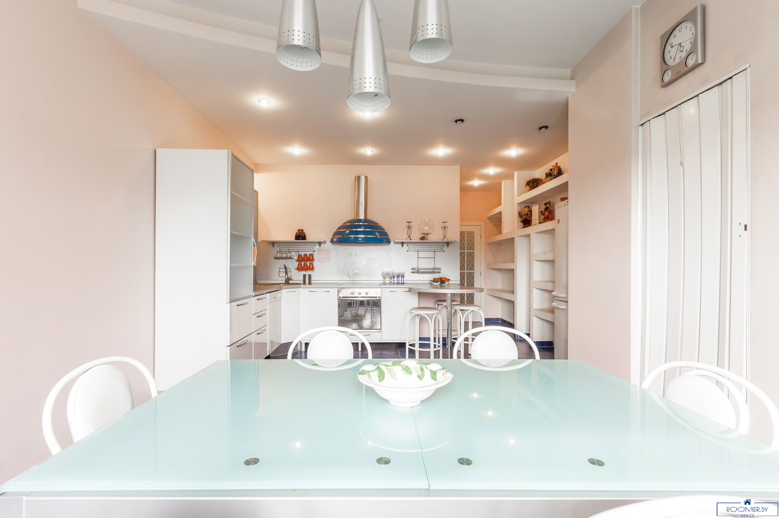 Четырехкомнатная квартира на сутки Минск Сторожевская, 8 кухня