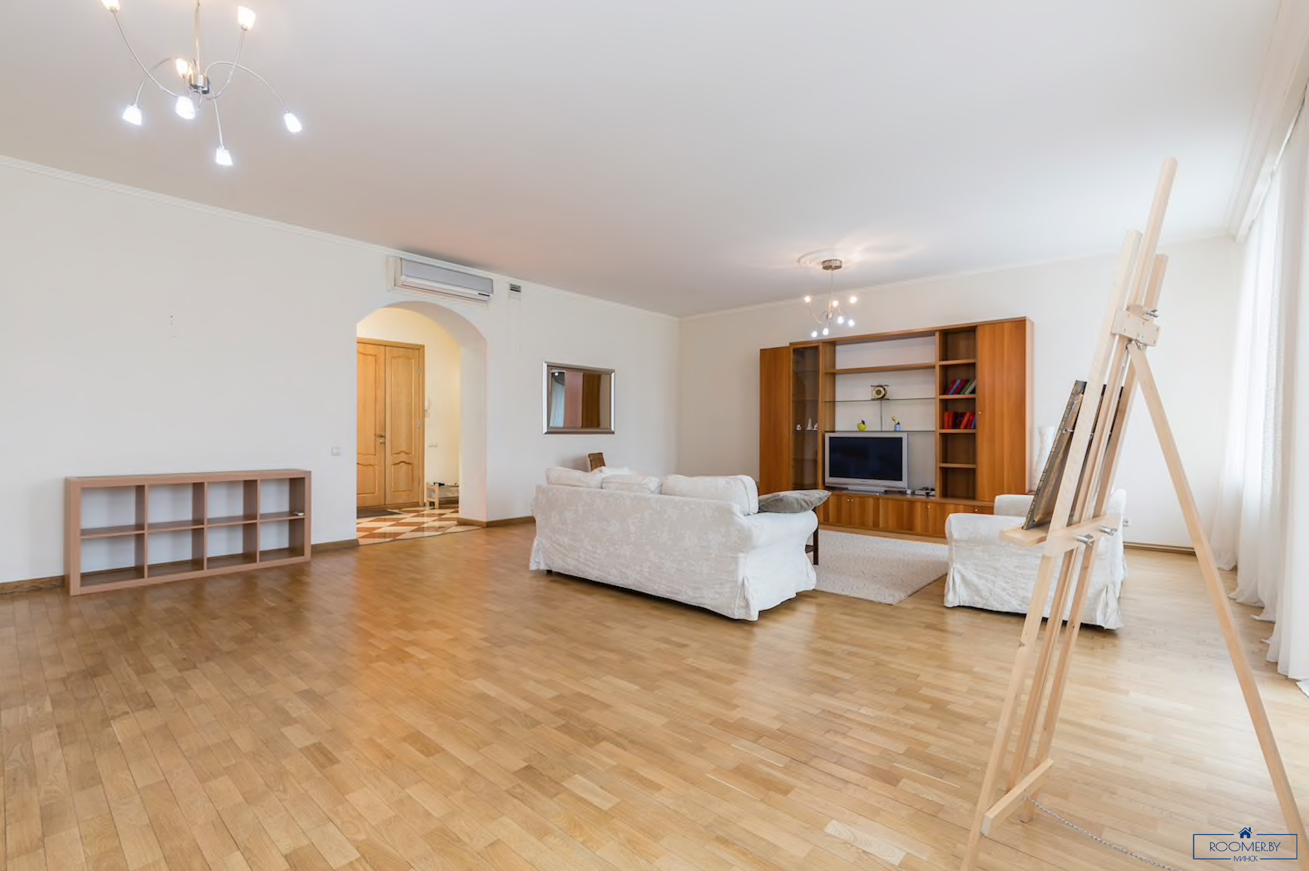 Четырехкомнатная квартира на сутки Минск Сторожевская, 8 гостиная