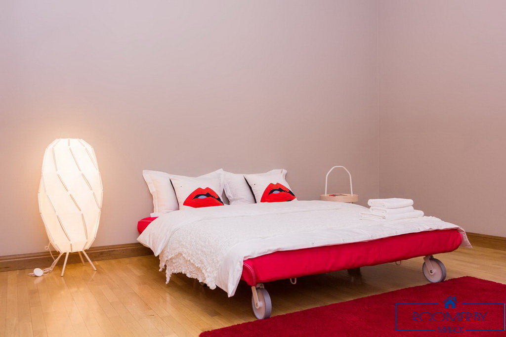 Квартира на сутки в Минске возле метро Площадь Победы спальня