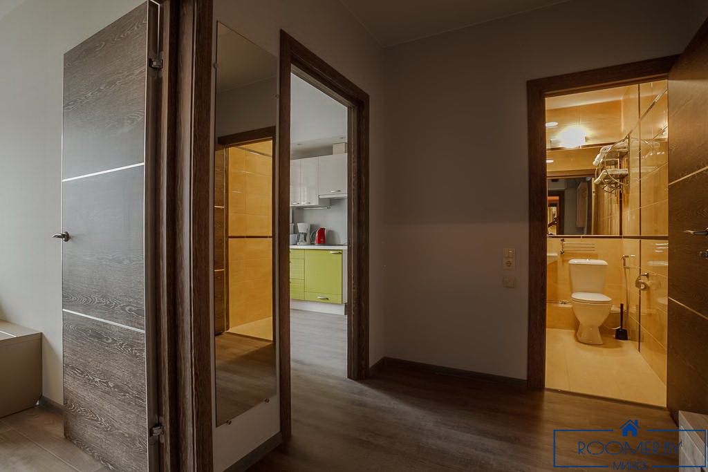 Квартира на сутки в Минске возле метро Немига прихожая