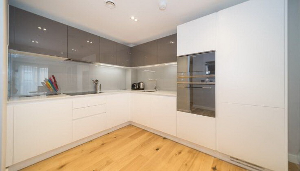 Трехкомнатная квартира на сутки на Киселева, 10 в Минске кухня