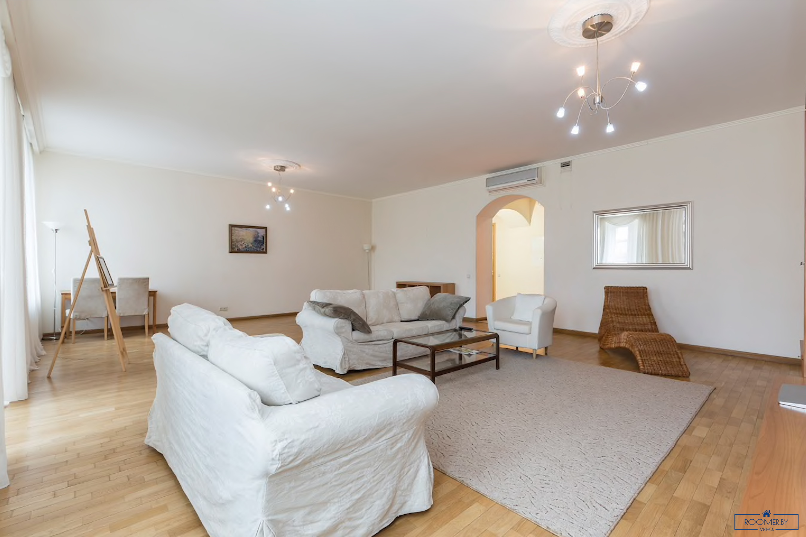 Четырехкомнатная квартира на сутки Минск Сторожевская, 8 гостиная