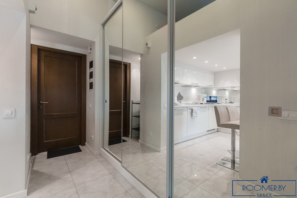 Квартира на сутки в Минске возле метро Купаловская прихожая