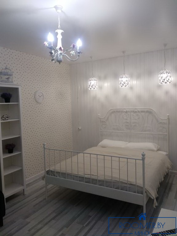 Однокомнатная квартира на сутки Машерова спальня