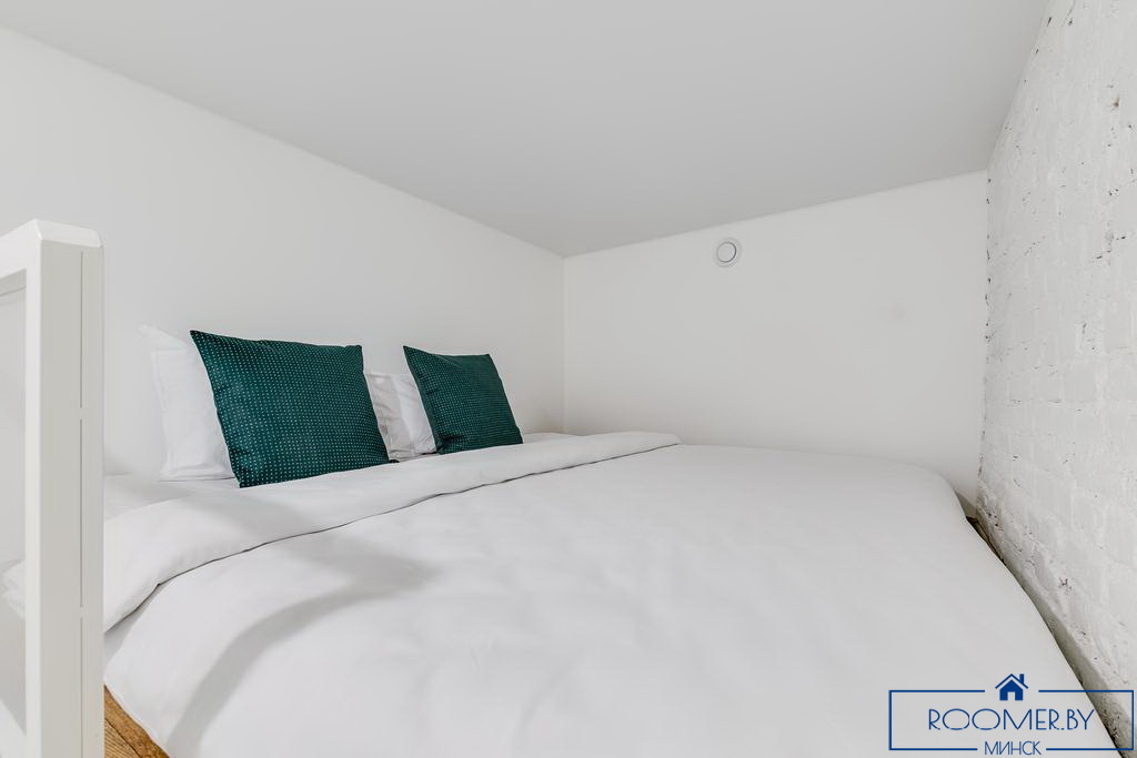 Квартира на сутки в Минске возле метро Институт Культуры кровать