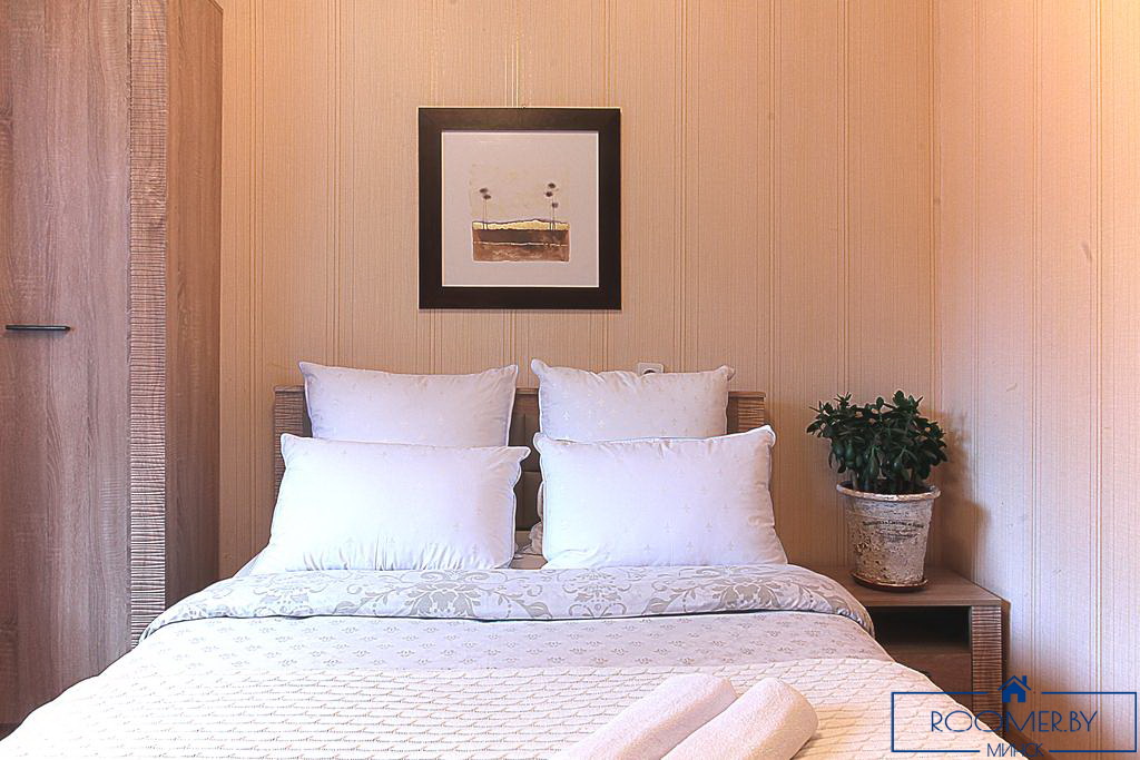 Двухкомнатная квартира на сутки в Минске на Ольшевского спальня