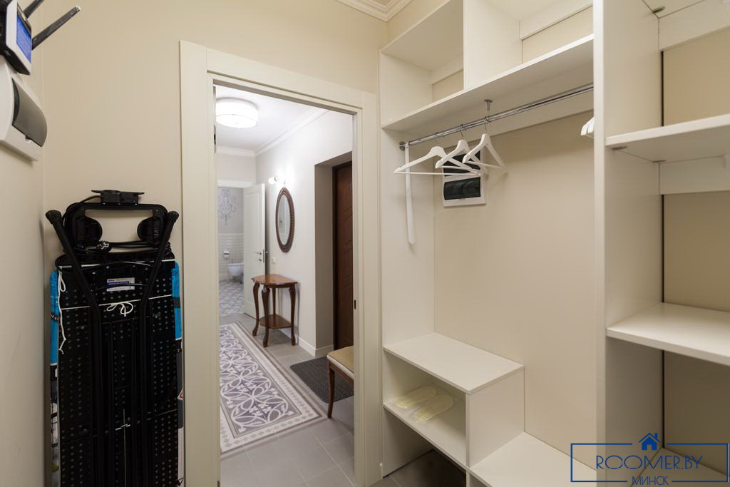 Квартира на сутки в минске по ул. Скрыганова, 16 гардеробная