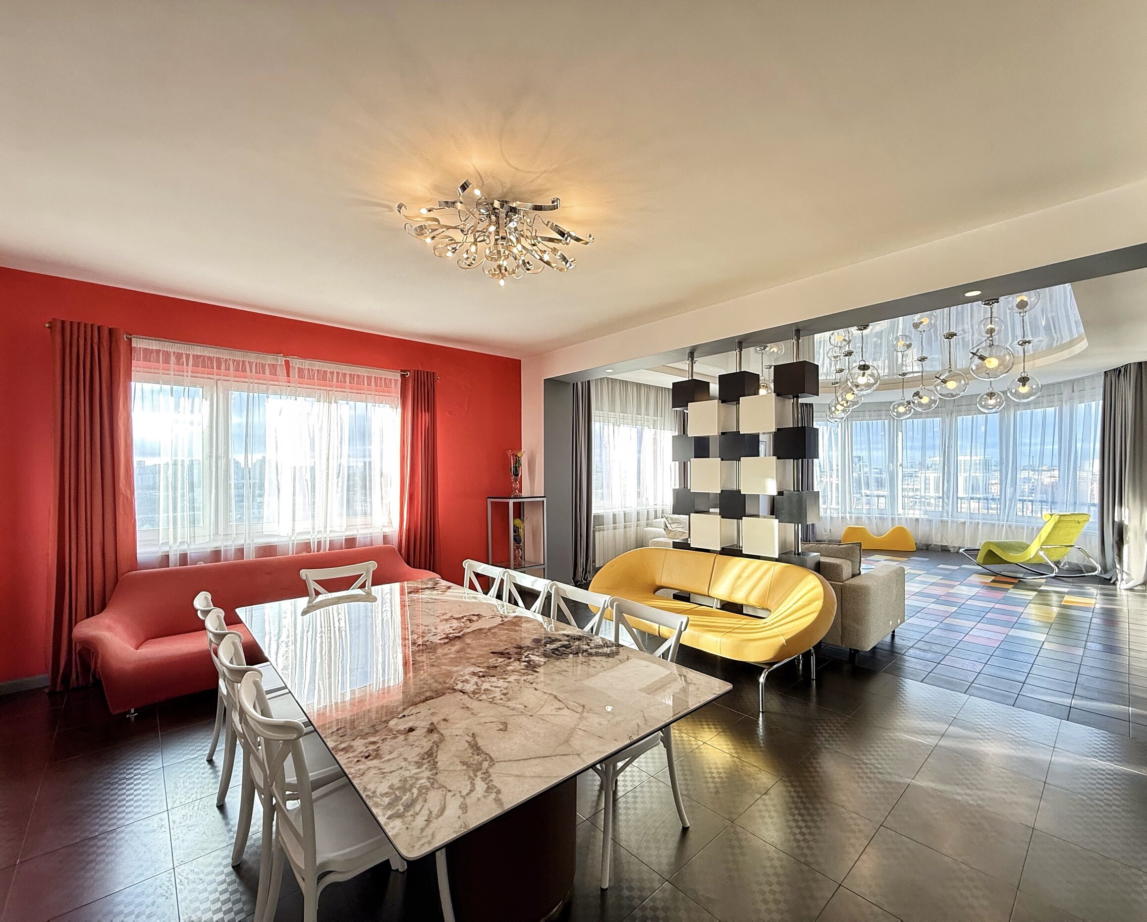 Четырехкомнатная квартира на сутки в Минск, Белорусская ул. 15