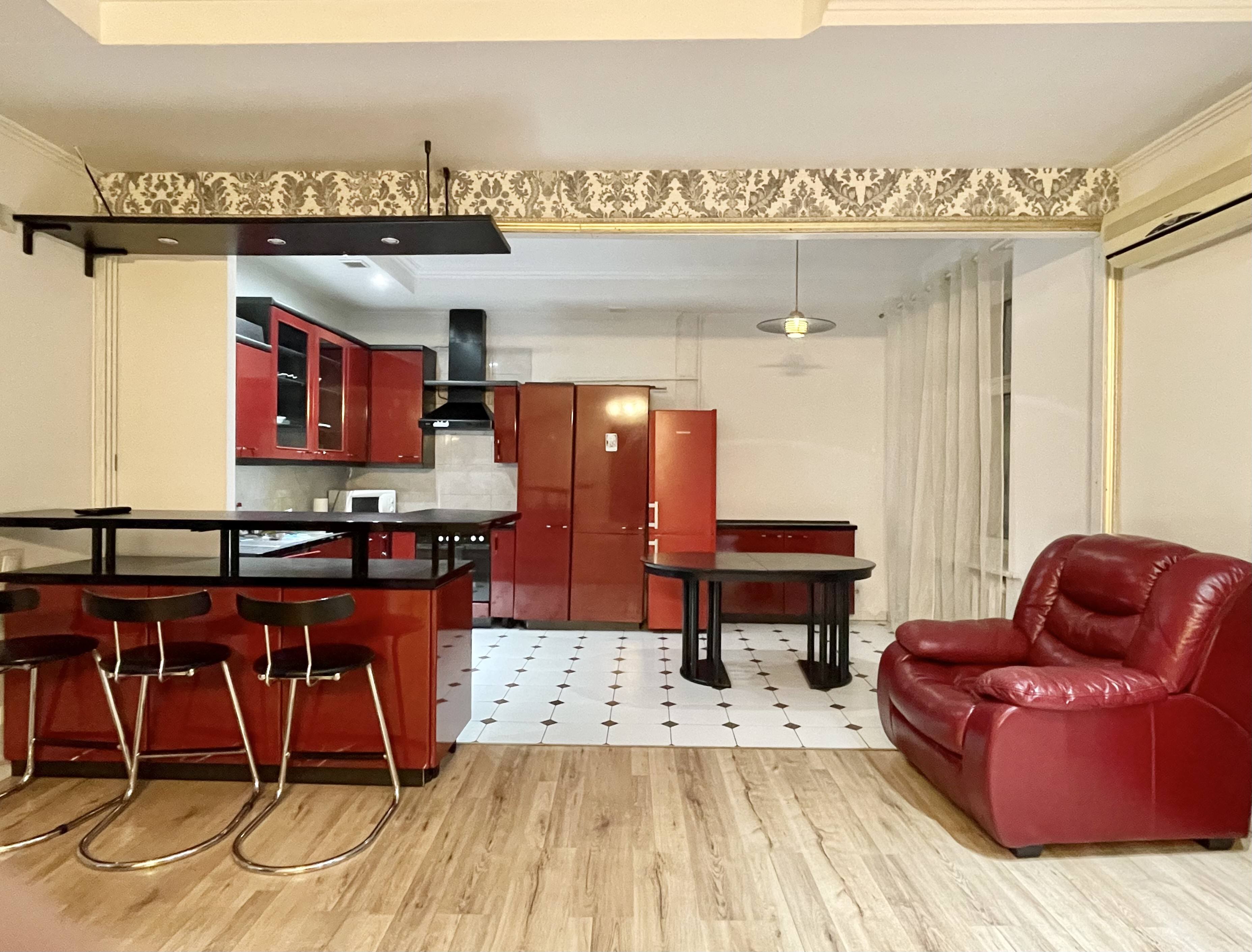 Четырехкомнатная квартира на сутки в Минск, ул. Володарского 18