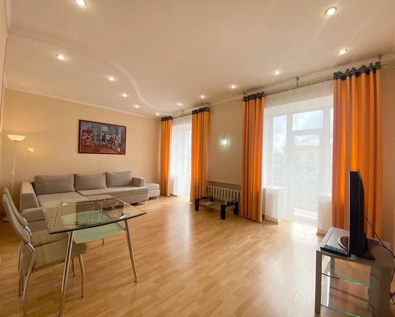 Трехкомнатная квартира на сутки в Минск, ул. Карла Маркса 25