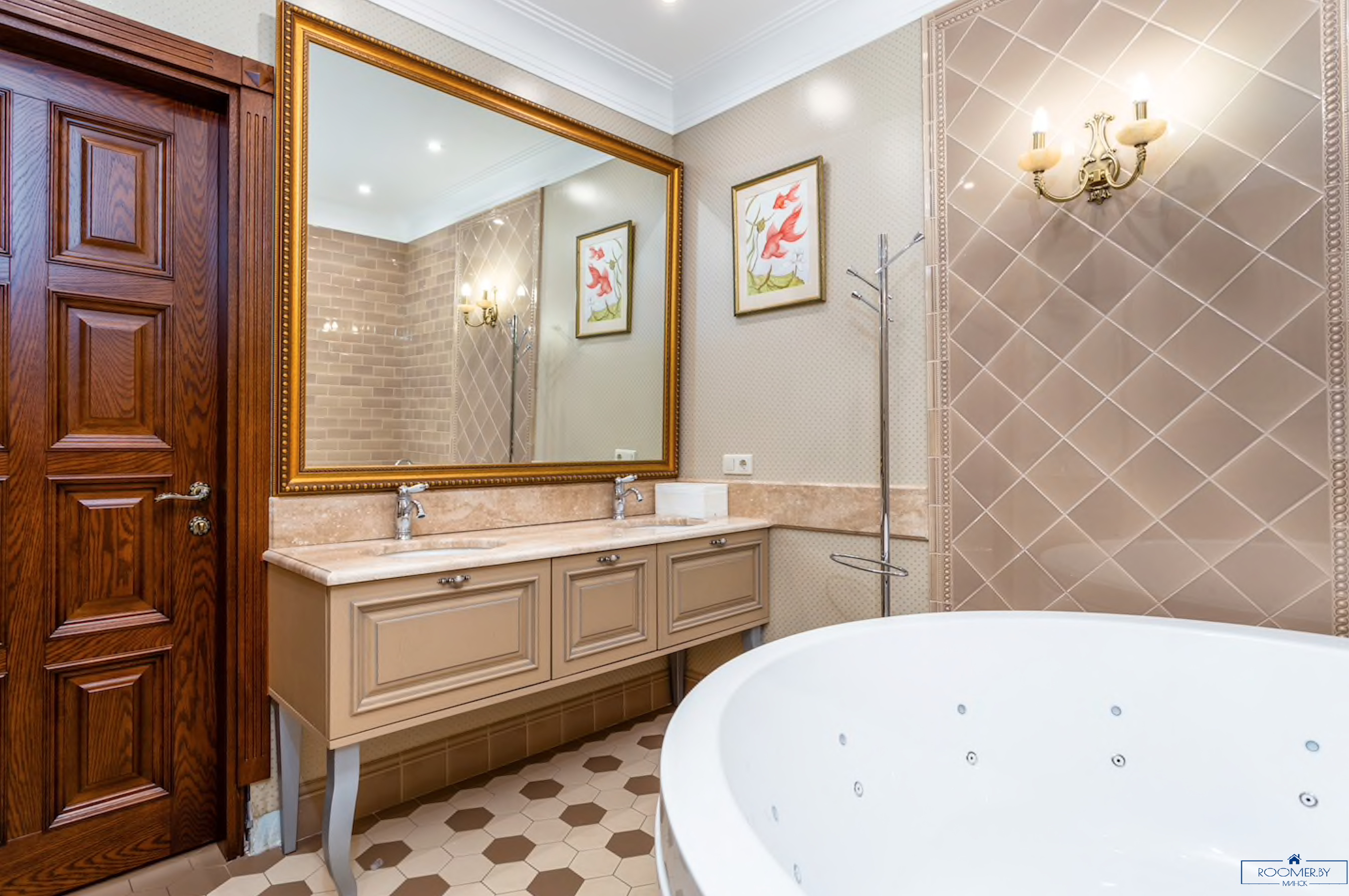 Пятикомнатная квартира на сутки Минск проспект Независимости, 23 ванна