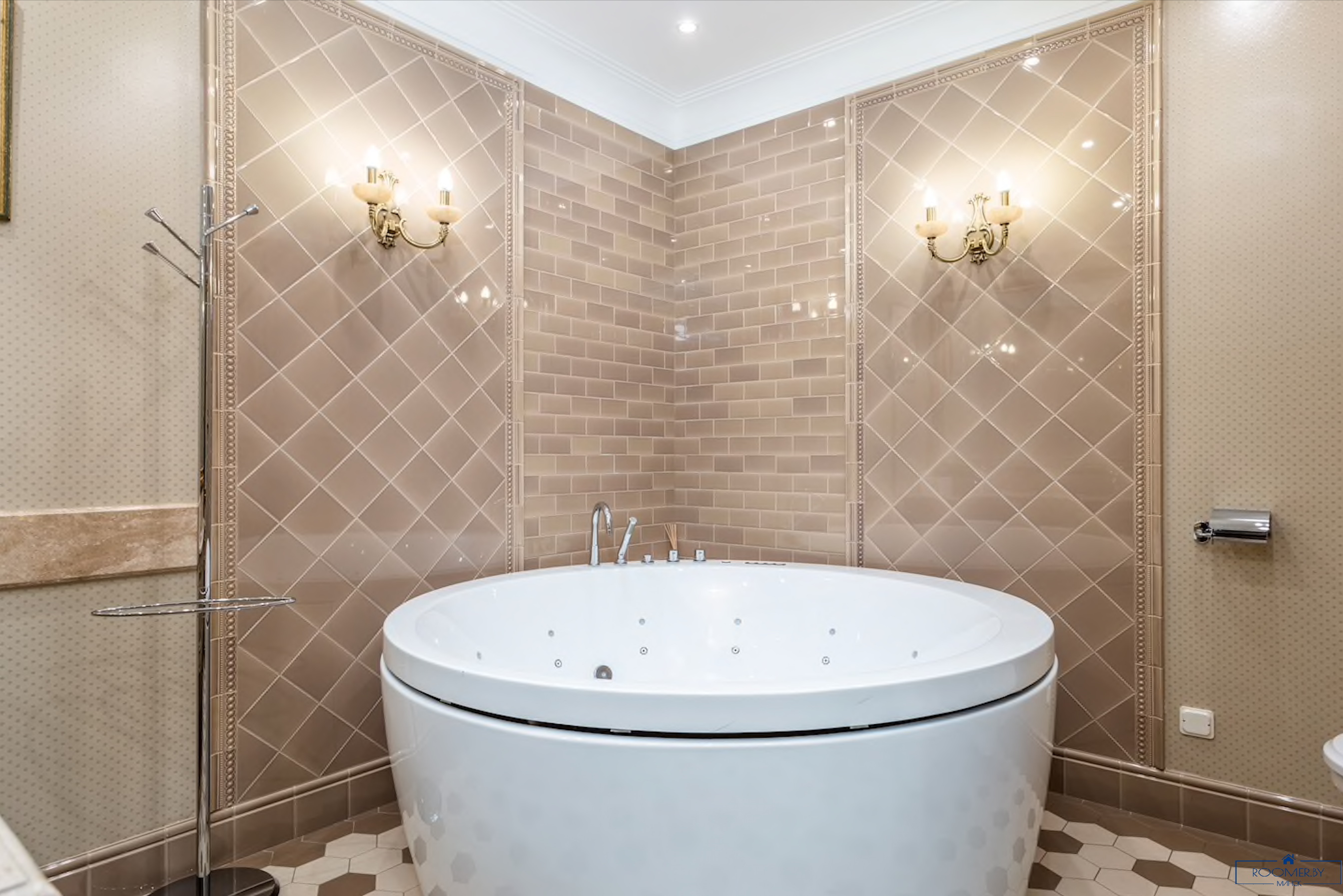 Пятикомнатная квартира на сутки Минск проспект Независимости, 23 ванна