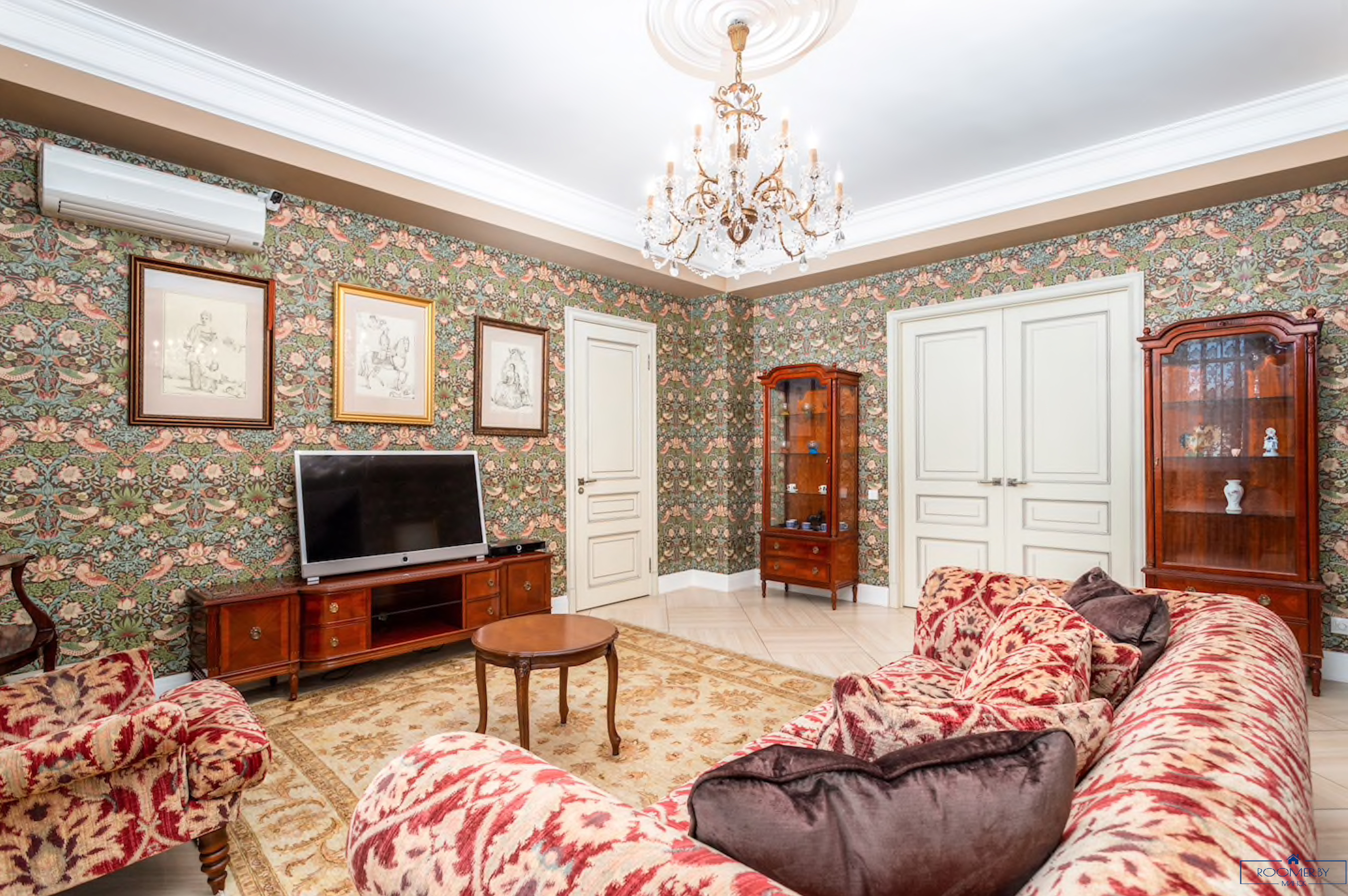 Пятикомнатная квартира на сутки Минск проспект Независимости, 23 гостиная