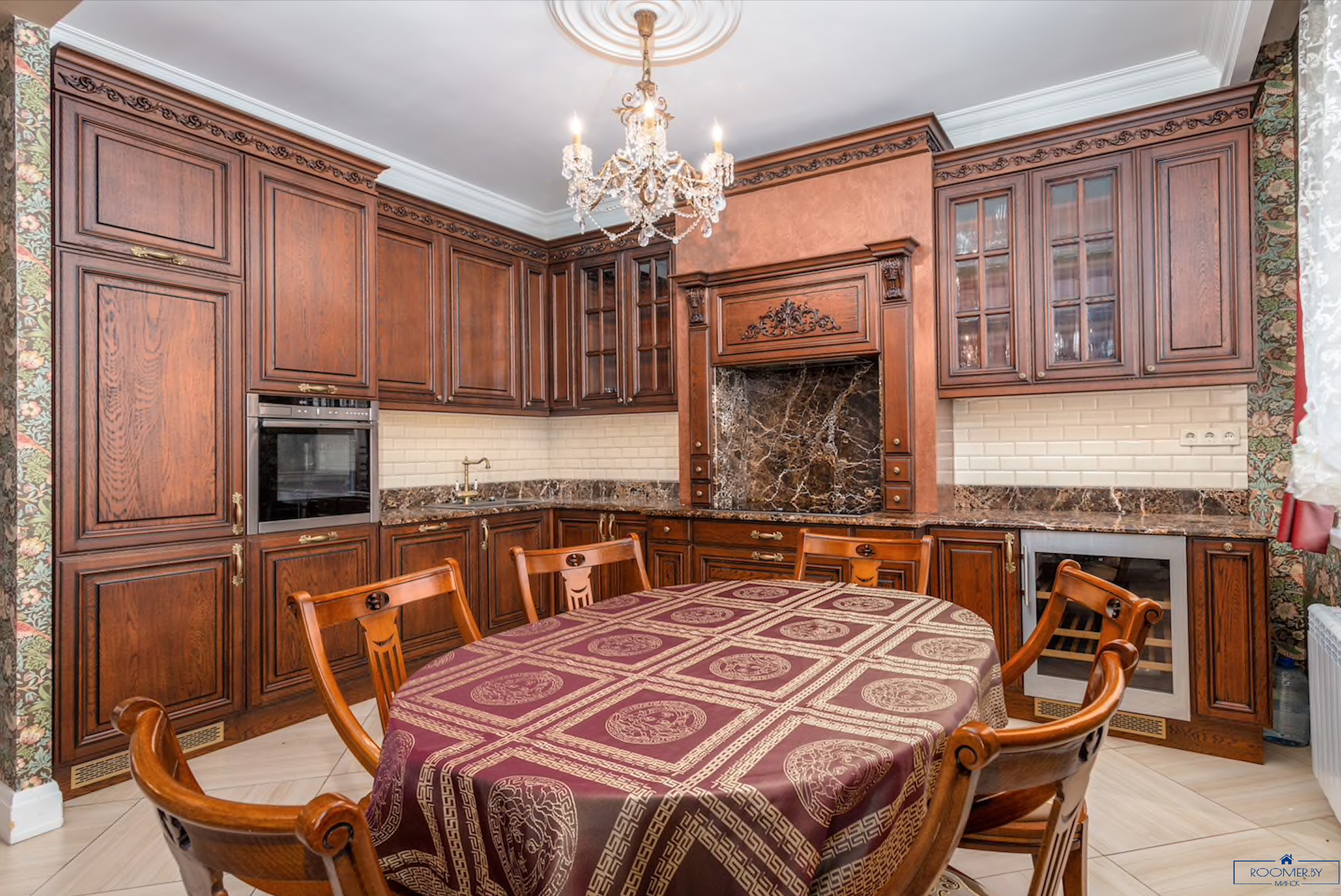 Пятикомнатная квартира на сутки Минск проспект Независимости, 23 кухня