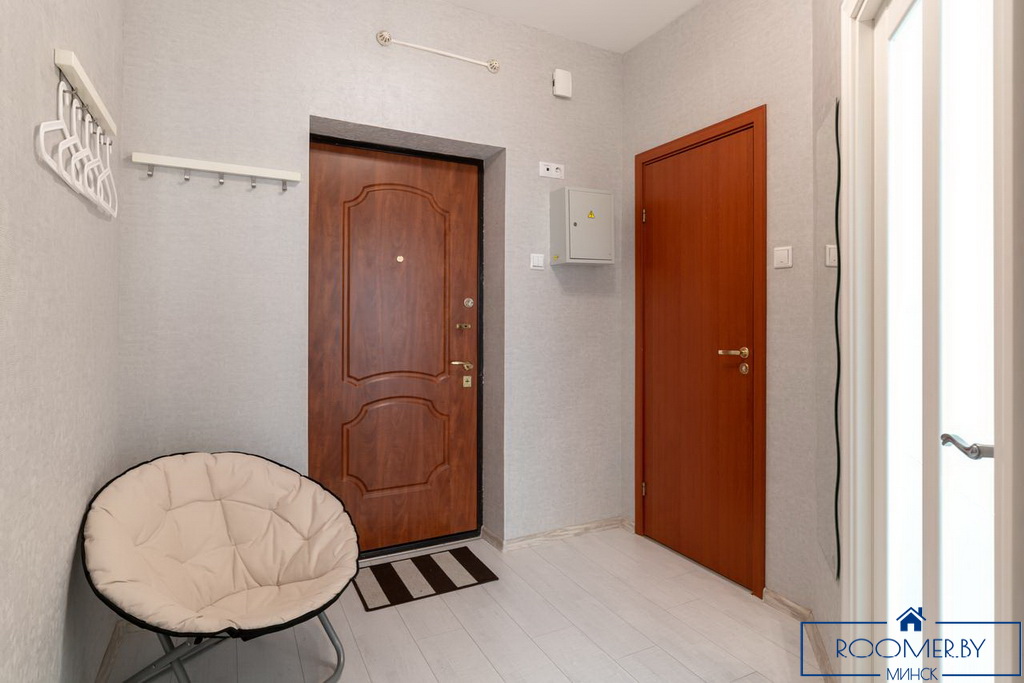 Квартира на сутки в Минске возле метро Купаловская прихожая