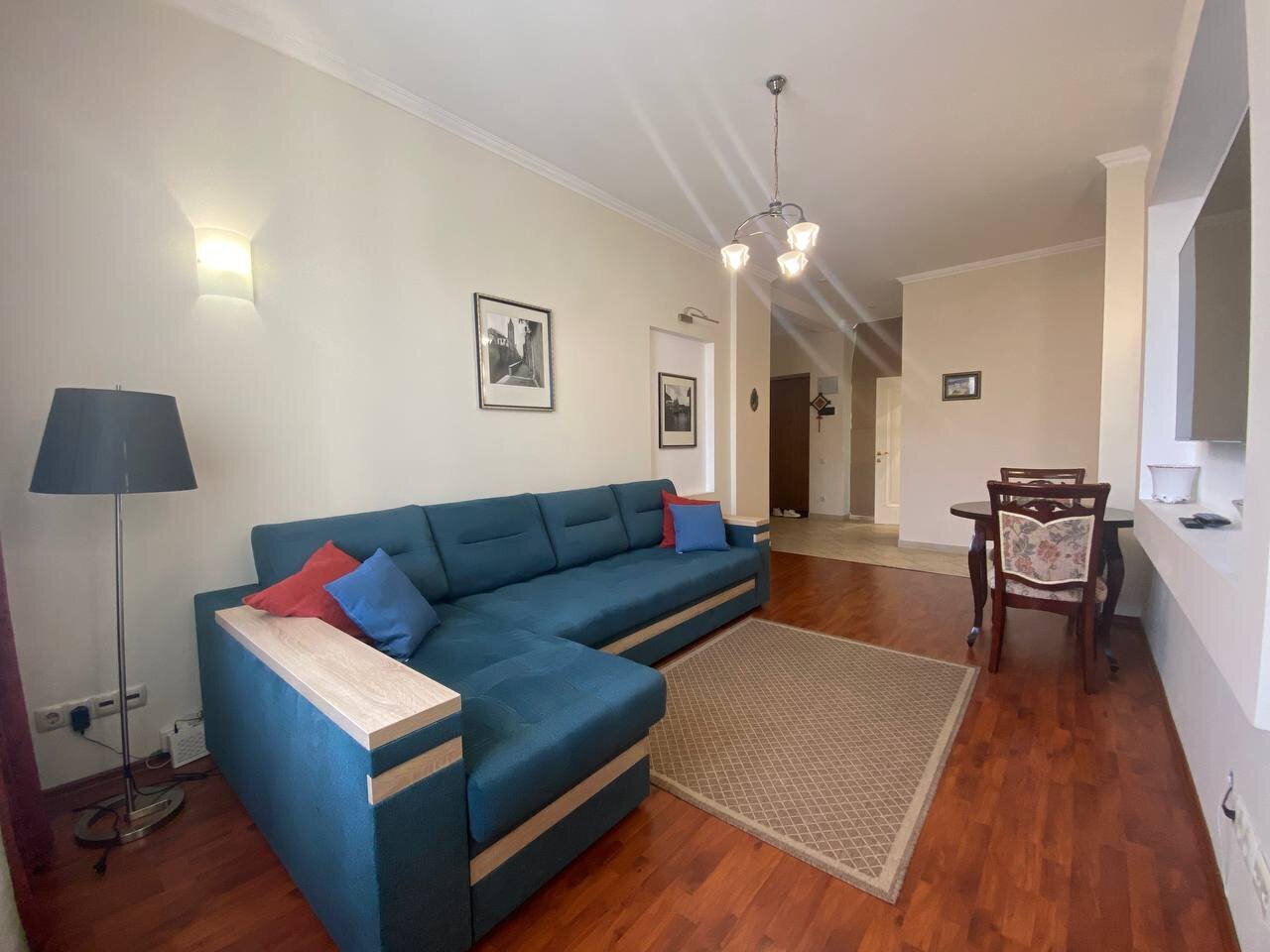 Трехкомнатная квартира на сутки в Минск, пр-т Независимости 13