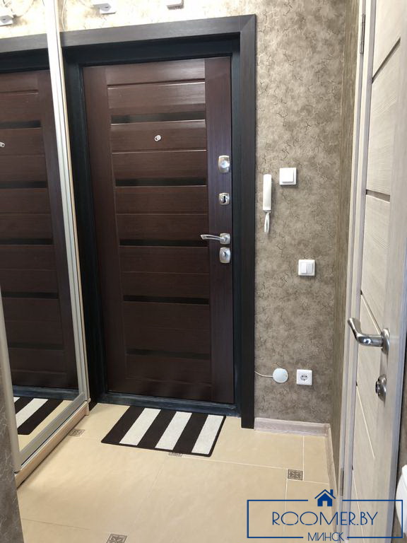 Однокомнатная квартира на сутки Дзержинского прихожая