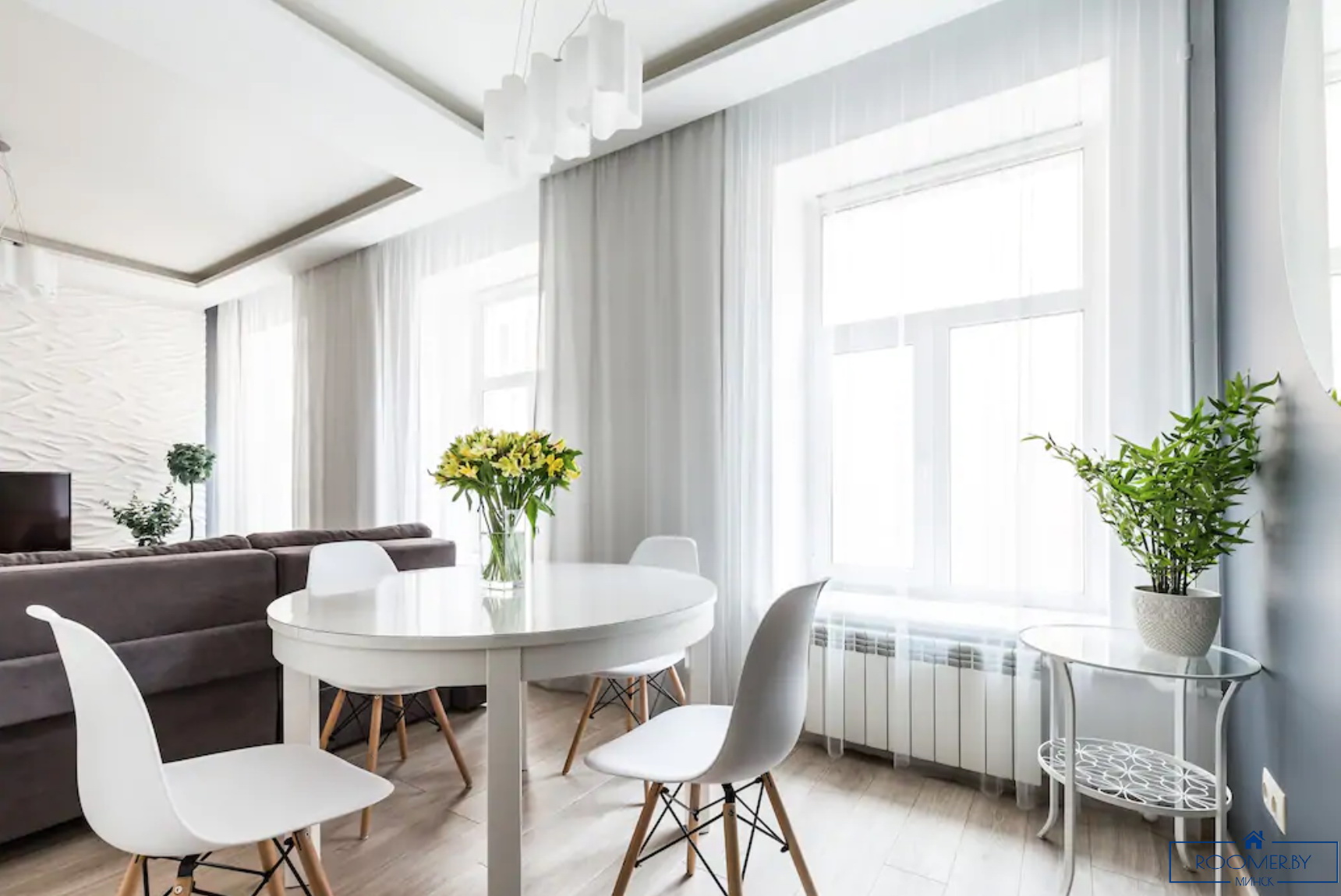 Пятикомнатная квартира на сутки Минск Ленинградская гостиная