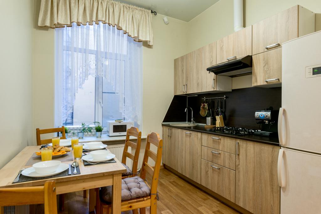 Четырехкомнатная квартира на сутки Минск Мясникова, 34 кухня