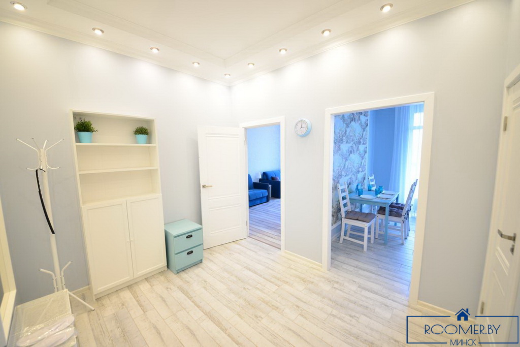 Квартира на сутки в Минске возле метро Площадь Ленина прихожая