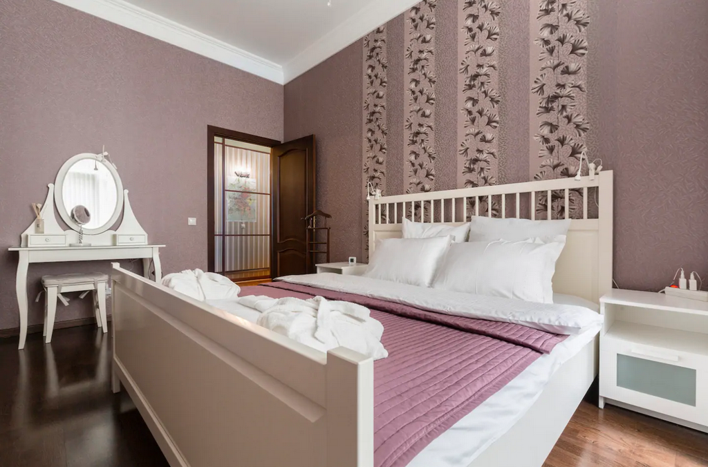 Четырехкомнатная квартира на сутки в Минске спальня