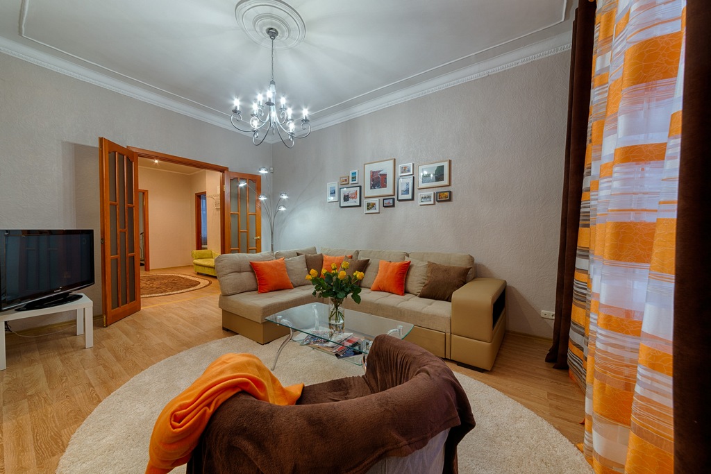4 bedroom apartment in the center Nezavisimosti av. 14
