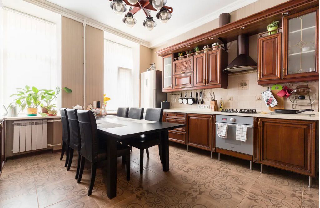 Четырехкомнатная квартира на сутки в Минске кухня