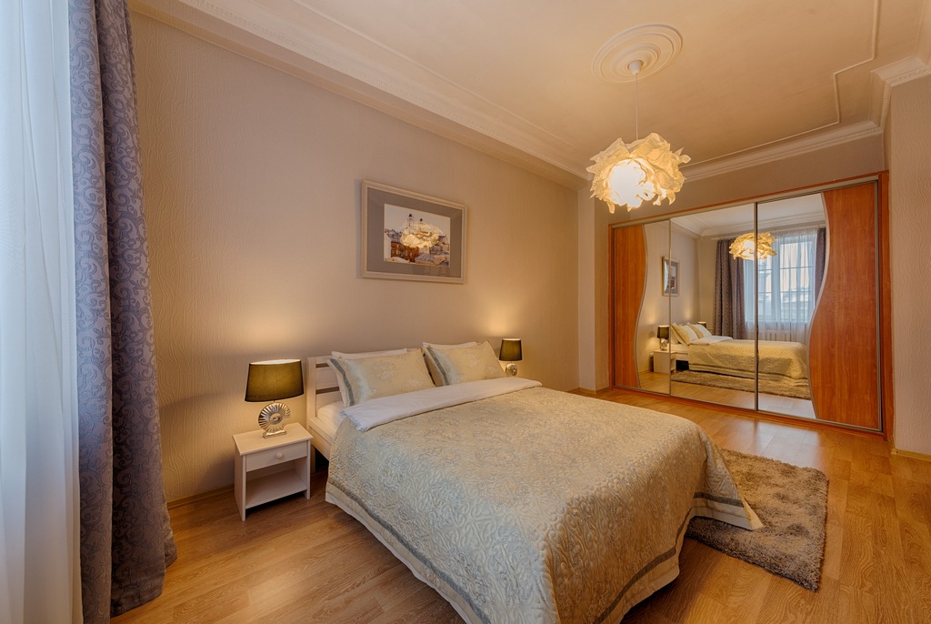 4 bedroom apartment in the center Nezavisimosti av. 14