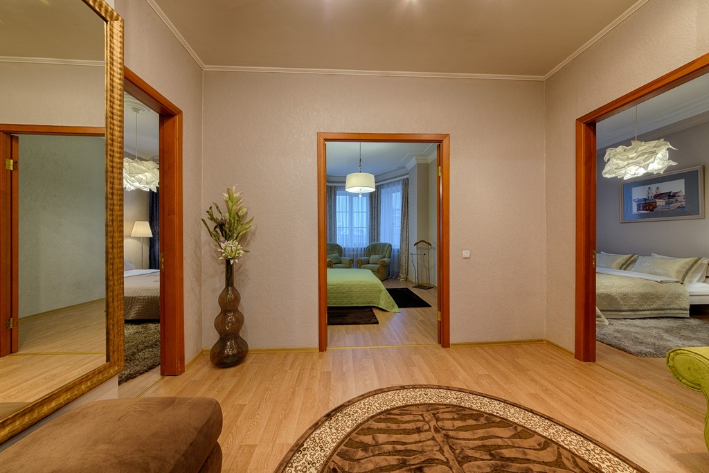 4 bedroom apartment in the center Nezavisimosti av. 14