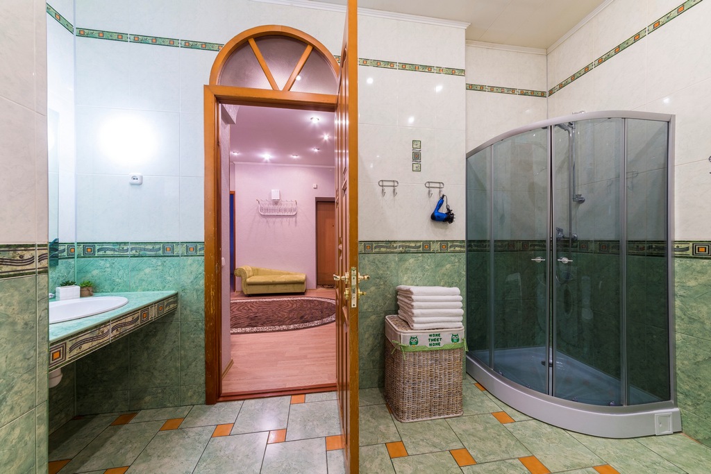 4 bedroom apartment in the center Nezavisimosti av. 14