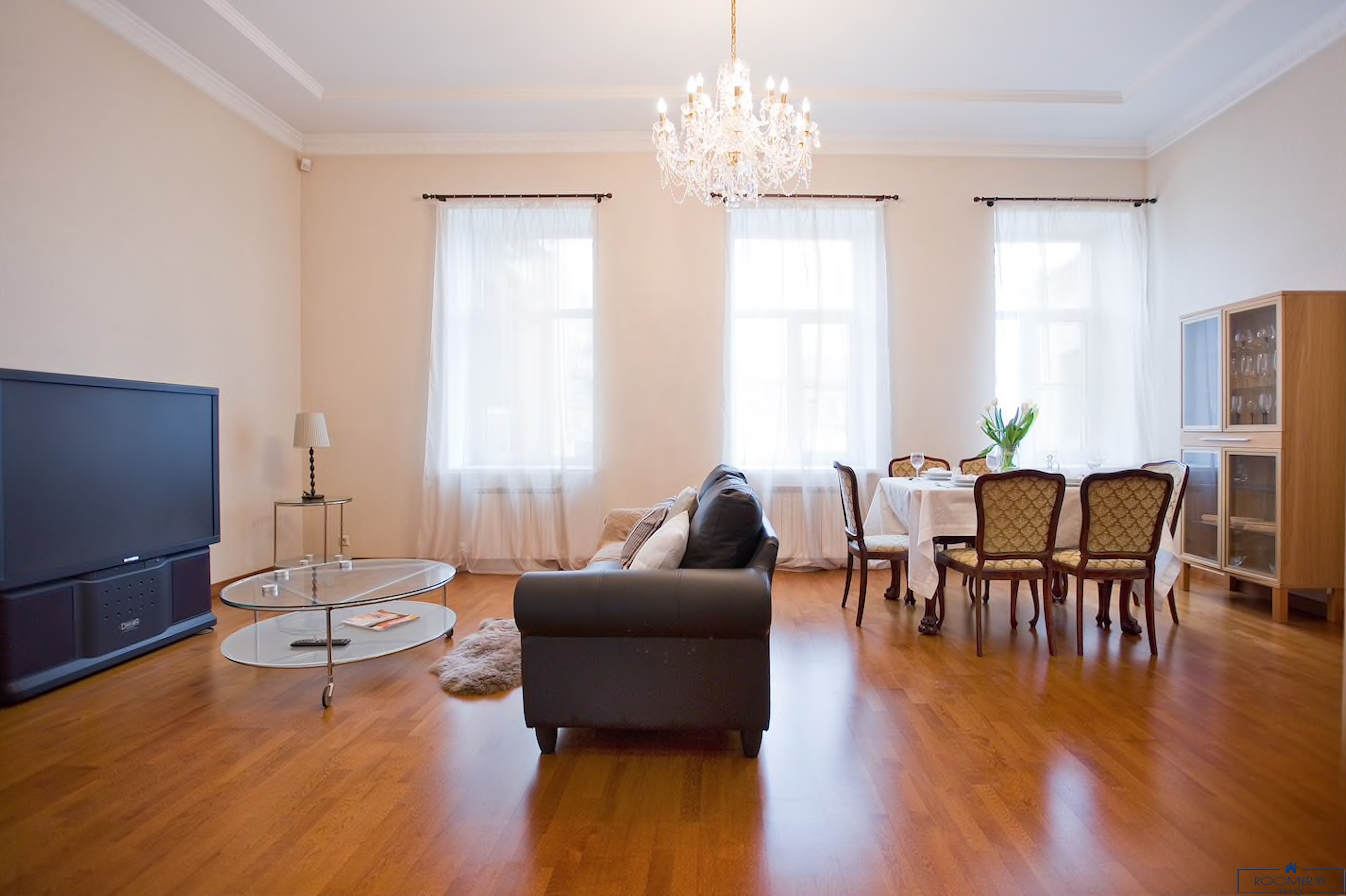 Четырехкомнатная квартира на сутки Минск Броневой переулок, 10 гостиная