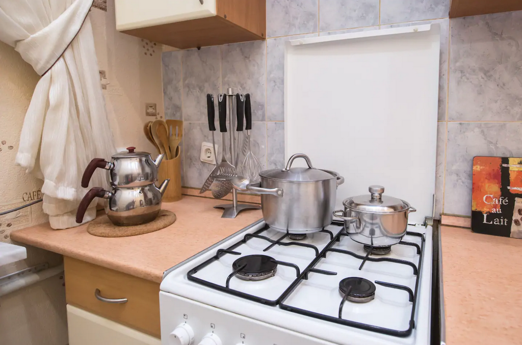 Двухкомнатная квартира на сутки Минск переулок Броневой кухня