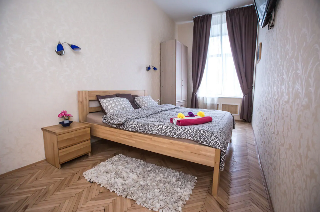 Двухкомнатная квартира на сутки Минск переулок Броневой спальня