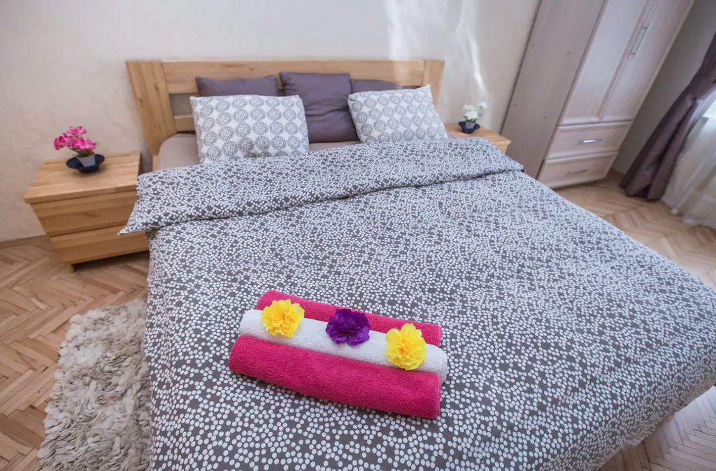 Двухкомнатная квартира на сутки Минск переулок Броневой спальня