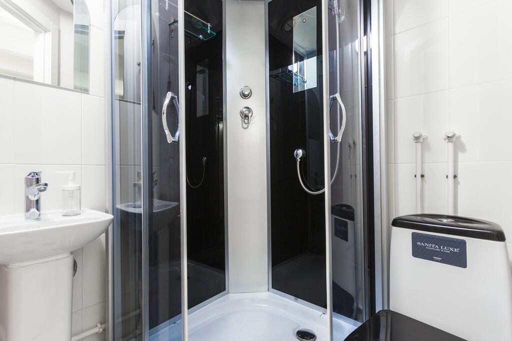 Студия на сутки в Минске на проспекте Независимости душевая