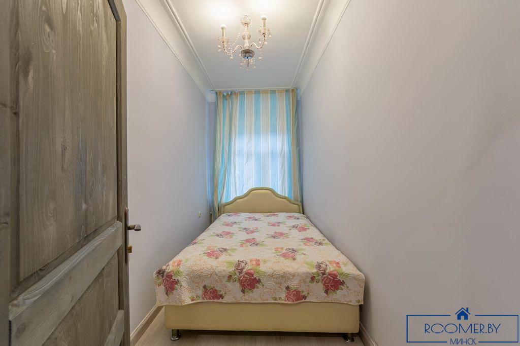 Квартира на сутки в Минске возле метро Площадь Якуба Коласа спальня