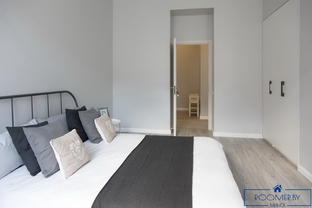 Квартира на сутки в Минске возле метро Площадь Якуба Коласа спальня