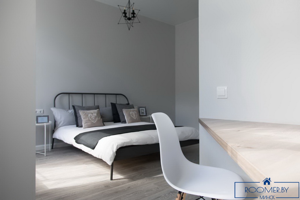 Квартира на сутки в Минске возле метро Площадь Якуба Коласа спальня