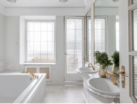 Четырехкомнатная квартира на сутки в Минск, пр-т Независимости 13