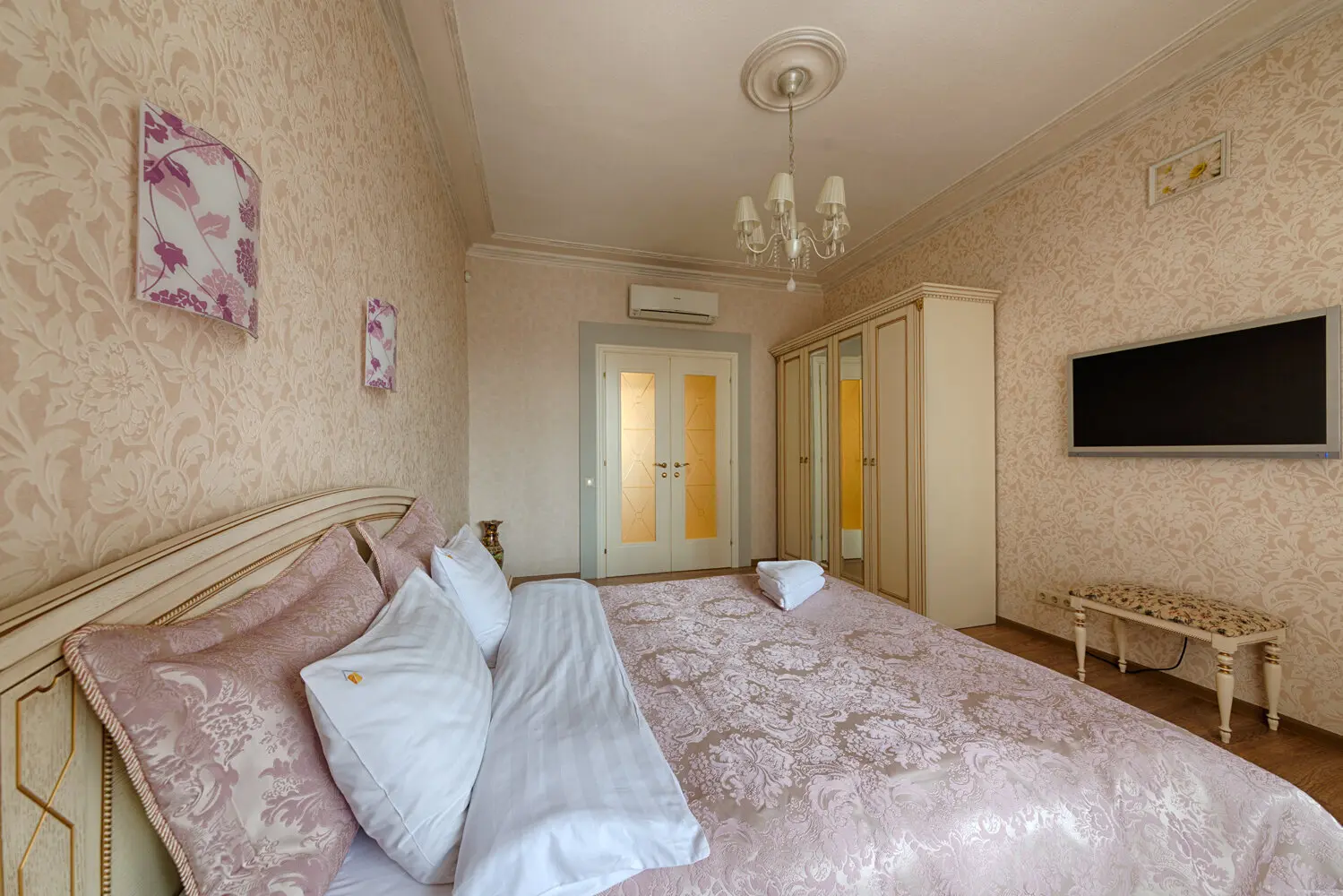 Interior of apartment for daily rent, Minsk, Independence Avenue 23