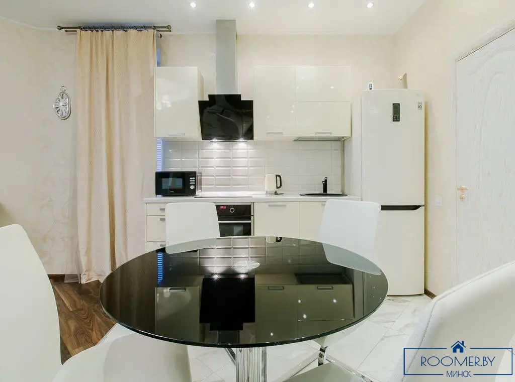 Квартира на сутки в Минске на улица Кальварийская, 16 кухня