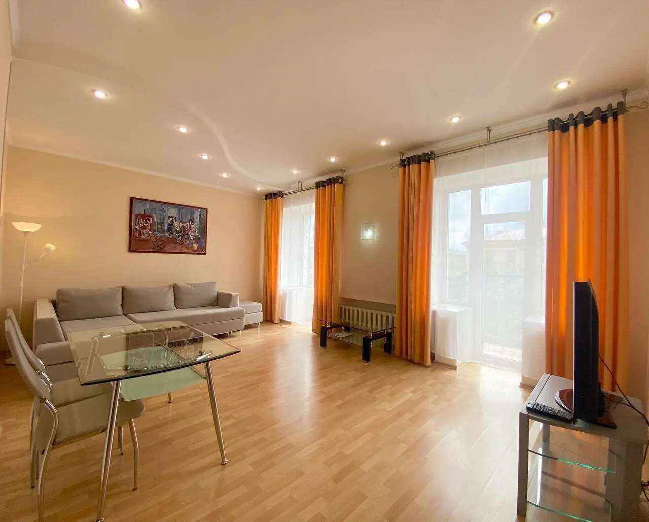 3 room appartment for daily rent in Minsk, Karla Marksa str. 25