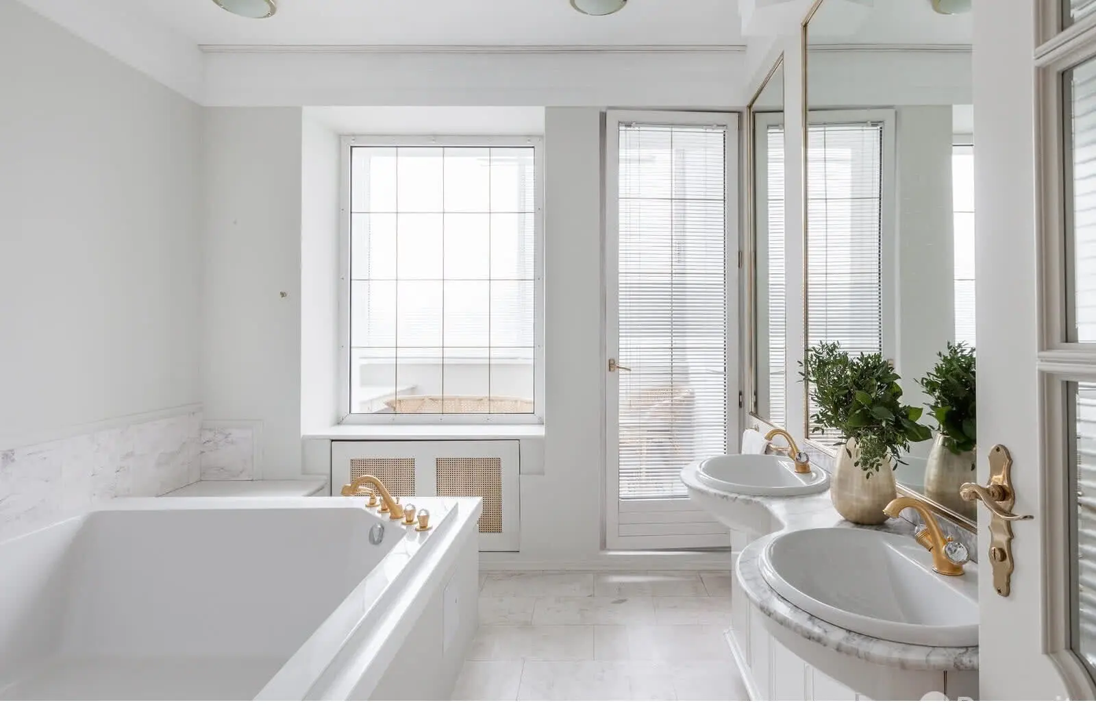 Четырехкомнатная квартира на сутки в Минск, пр-т Независимости 13