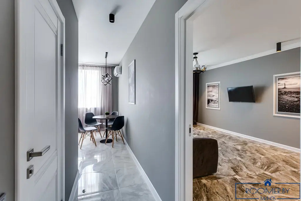 Двухкомнатная квартира на сутки Минске Захарова прихожая