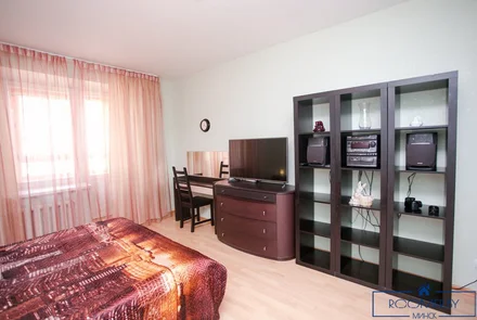 Трехкомнатная квартира на сутки в Минске на проспекте Независимости спальня