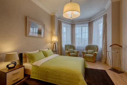 4 bedroom apartment in the center Nezavisimosti av. 14